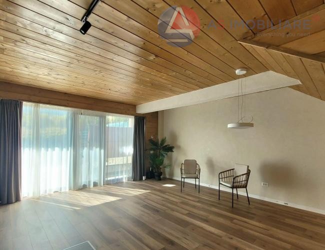 Casă de vacanță modernă P+M (Construcție 2023) – Teren 400 mp, Șemineu & Vedere Panoramică, Rasnov- Glajerie