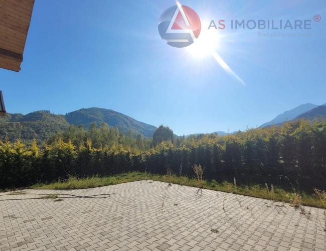 Casă de vacanță modernă P+M (Construcție 2023) – Teren 400 mp, Șemineu & Vedere Panoramică, Rasnov- Glajerie