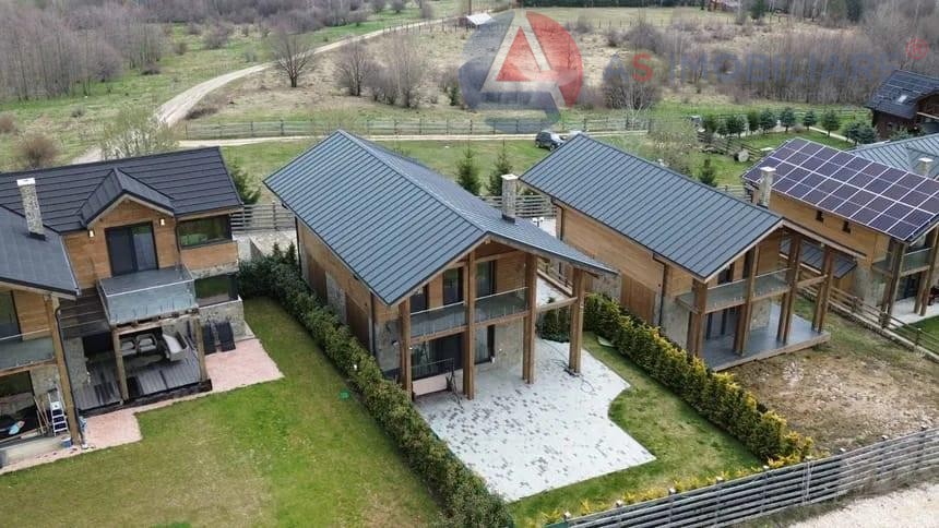 Casă de vacanță modernă P+M (Construcție 2023) – Teren 400 mp, Șemineu & Vedere Panoramică, Rasnov- Glajerie