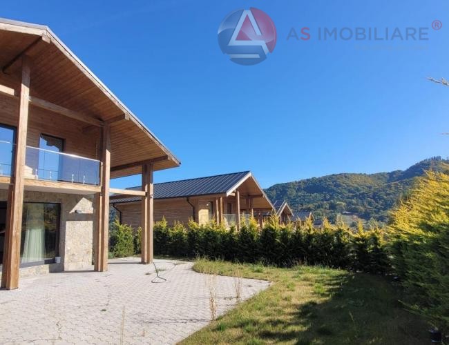 Casă de vacanță modernă P+M (Construcție 2023) – Teren 400 mp, Șemineu & Vedere Panoramică, Rasnov- Glajerie