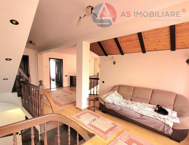 Casa caldurasa si primitoare in zona Florilor, Brasov