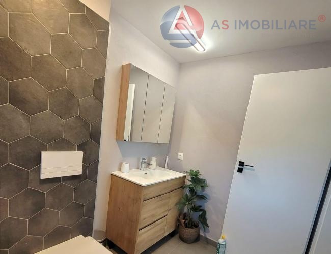 Casă de vacanță modernă P+M (Construcție 2023) – Teren 400 mp, Șemineu & Vedere Panoramică, Rasnov- Glajerie