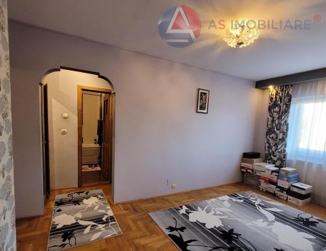 Apartament spatios 4 camere, strada Pârâului , Brasov