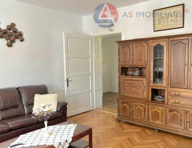 Oază de liniște în Zona Zero: Casă de Vis cu Vedere spre Tâmpa – Renovare Premium 2025