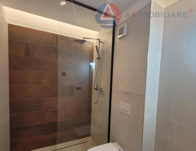 Penthouse 4 camere si terasa de 136mp- Coresi