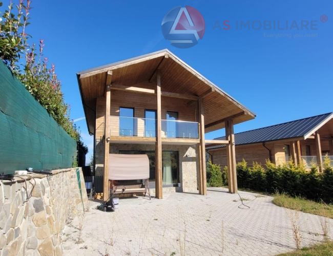 Casă de vacanță modernă P+M (Construcție 2023) – Teren 400 mp, Șemineu & Vedere Panoramică, Rasnov- Glajerie
