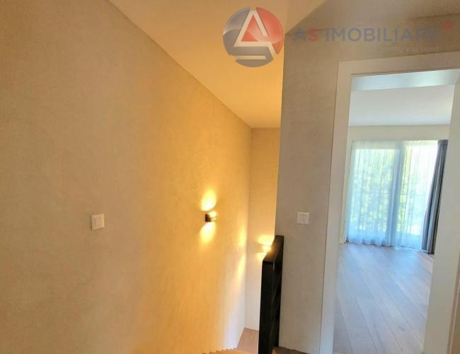 Casă de vacanță modernă P+M (Construcție 2023) – Teren 400 mp, Șemineu & Vedere Panoramică, Rasnov- Glajerie