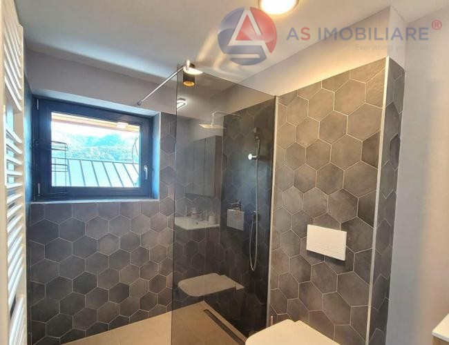 Casă de vacanță modernă P+M (Construcție 2023) – Teren 400 mp, Șemineu & Vedere Panoramică, Rasnov- Glajerie