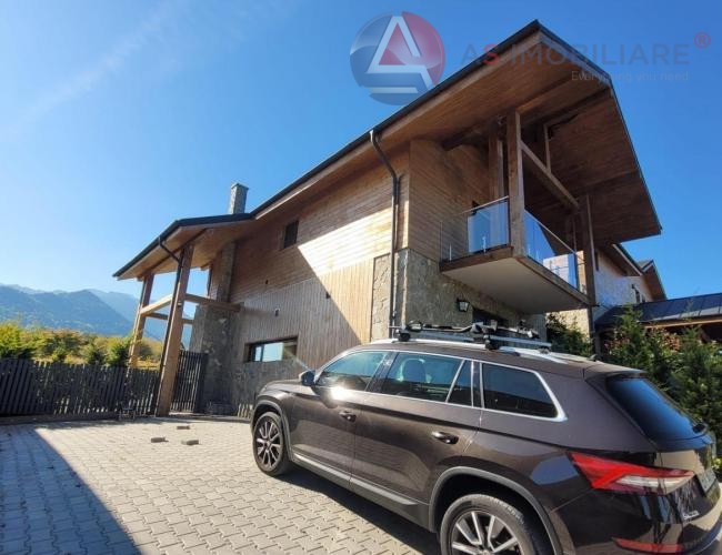 Casă de vacanță modernă P+M (Construcție 2023) – Teren 400 mp, Șemineu & Vedere Panoramică, Rasnov- Glajerie