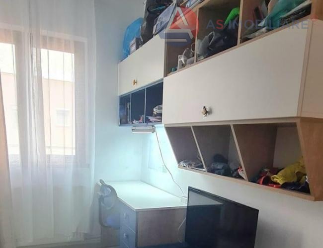 Apartament 3 camere, zona Tractoru, Brasov