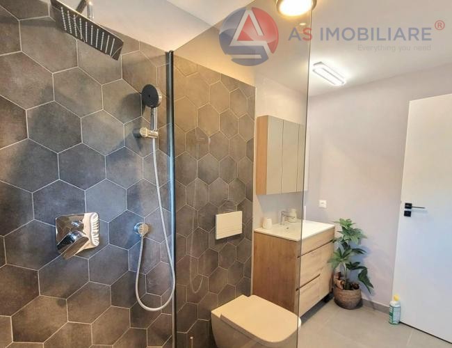 Casă de vacanță modernă P+M (Construcție 2023) – Teren 400 mp, Șemineu & Vedere Panoramică, Rasnov- Glajerie