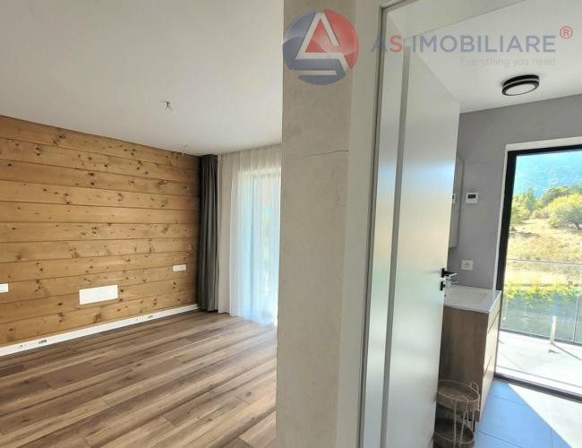 Casă de vacanță modernă P+M (Construcție 2023) – Teren 400 mp, Șemineu & Vedere Panoramică, Rasnov- Glajerie