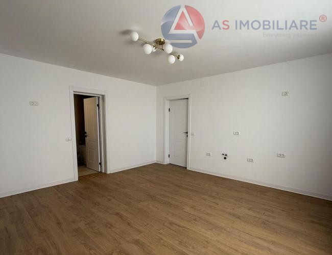 Apartament modern cu 2 camere, curte și garaj | Locație premium în Brașovul Vechi