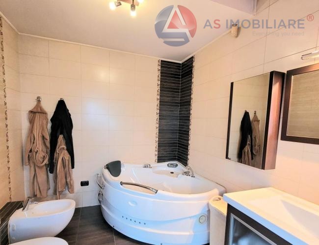 Casa caldurasa si primitoare in zona Florilor, Brasov