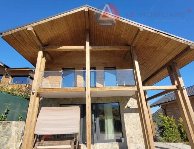 Casă de vacanță modernă P+M (Construcție 2023) – Teren 400 mp, Șemineu & Vedere Panoramică, Rasnov- Glajerie